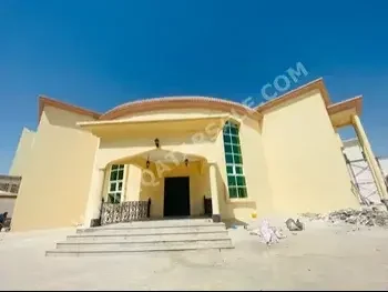 Family Residential  - Not Furnished  - Doha  - Al Dafna  - 7 Bedrooms