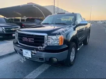 GMC  Sierra  SLE  2011  Automatic  330,000 Km  8 Cylinder  Four Wheel Drive (4WD)  Pick Up  Black  With Warranty