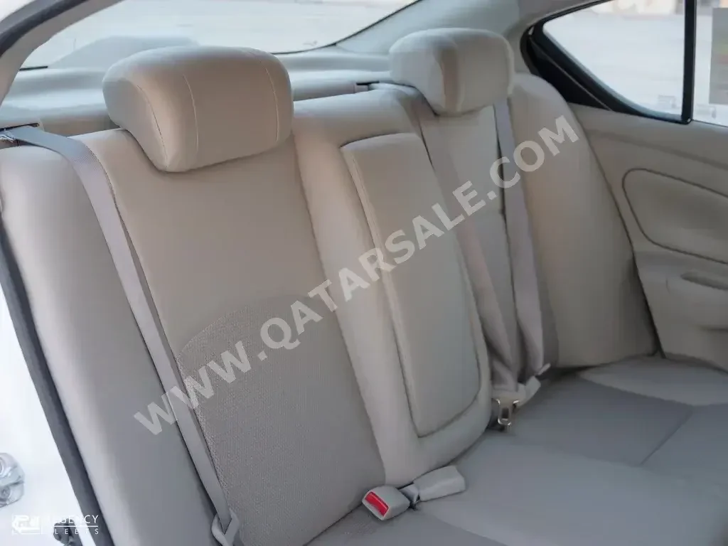 نيسان  صني  سيدان  أبيض  2023