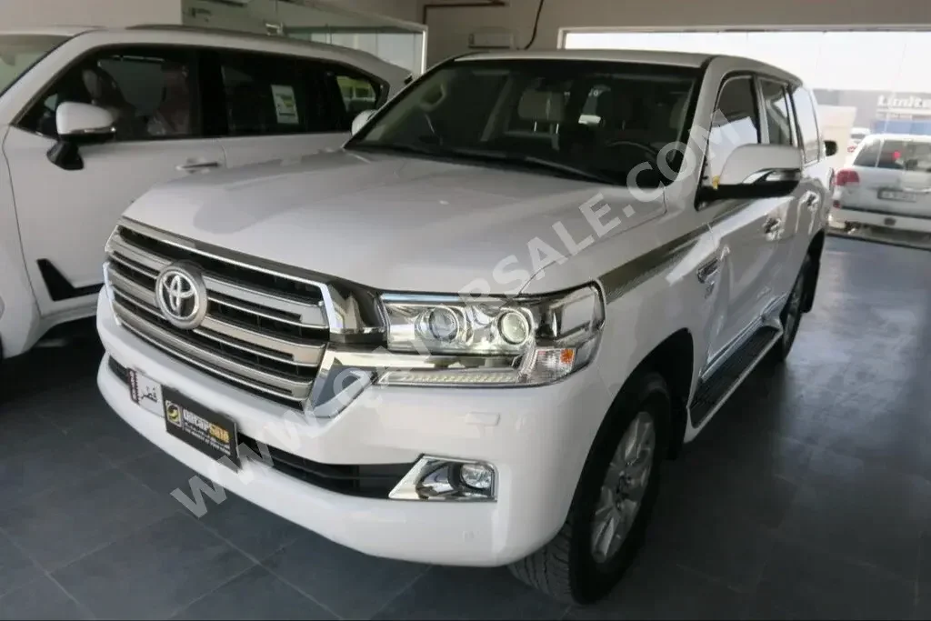 Toyota  Land Cruiser  VXR  2021  Automatic  82,000 Km  8 Cylinder  Four Wheel Drive (4WD)  SUV  White  With Warranty