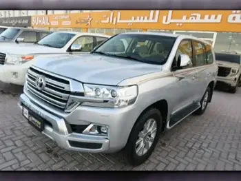 Toyota  Land Cruiser  GXR  2018  Automatic  180,000 Km  8 Cylinder  Four Wheel Drive (4WD)  SUV  Silver  With Warranty