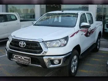 Toyota  Hilux  2023  Automatic  0 Km  4 Cylinder  Four Wheel Drive (4WD)  Pick Up  White  With Warranty