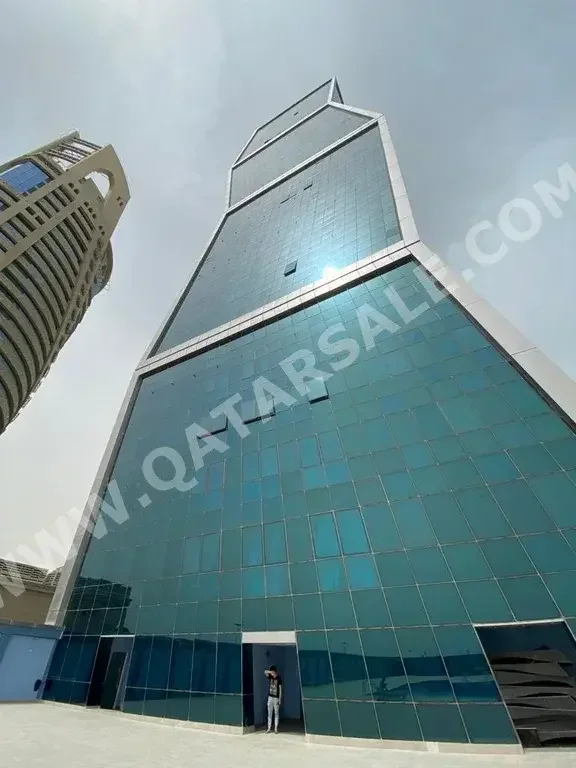 2 Bedrooms  Apartment  For Rent  in Doha -  The Pearl  Fully Furnished