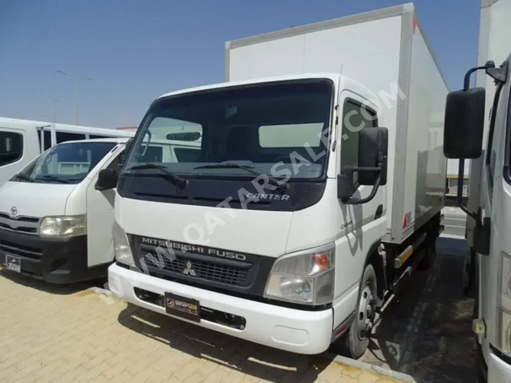 Mitsubishi  Fuso Canter  2017  Manual  215,000 Km  4 Cylinder  Rear Wheel Drive (RWD)  Pick Up  White  With Warranty