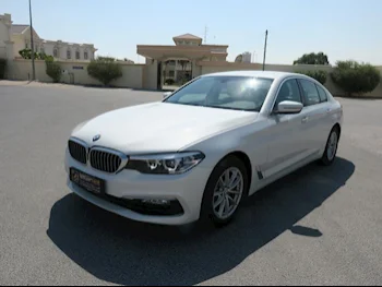 بي ام دبليو  الفئة - الخامسة  520i  2018  اوتوماتيك  82,000 كم  6 سلندر  دفع خلفي  سيدان  أبيض
