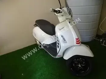 Vespa  300 GTS - Year 2022 - Color White - Gear Type Automatic - Mileage 0 Km