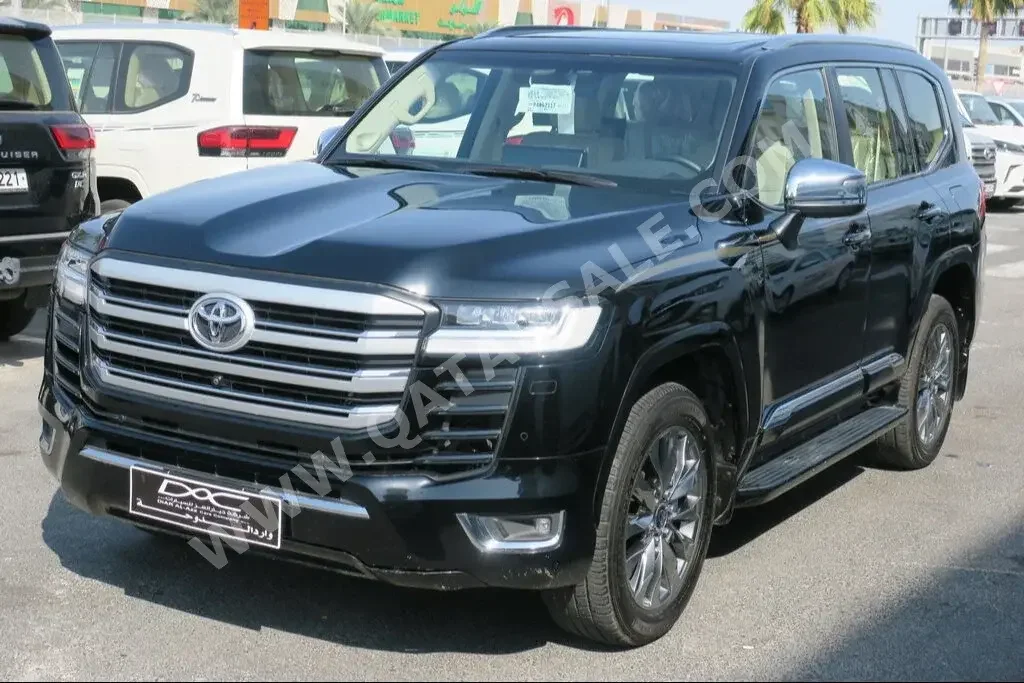 Toyota  Land Cruiser  VX Twin Turbo  2023  Automatic  44,000 Km  6 Cylinder  Four Wheel Drive (4WD)  SUV  Black  With Warranty