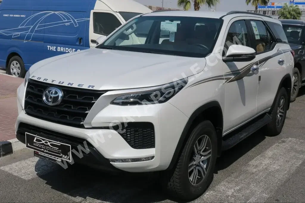 Toyota  Fortuner  2023  Automatic  0 Km  4 Cylinder  Four Wheel Drive (4WD)  SUV  White  With Warranty