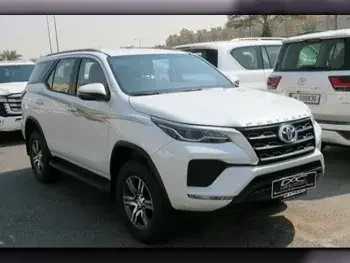 Toyota  Fortuner  2023  Automatic  0 Km  4 Cylinder  Four Wheel Drive (4WD)  SUV  White  With Warranty