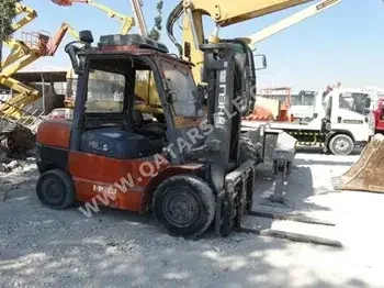 رافعة شوكية برتقالي  2009  هيلي  5