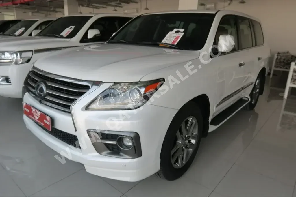 Lexus  LX  570  2015  Automatic  112,000 Km  8 Cylinder  Four Wheel Drive (4WD)  SUV  White