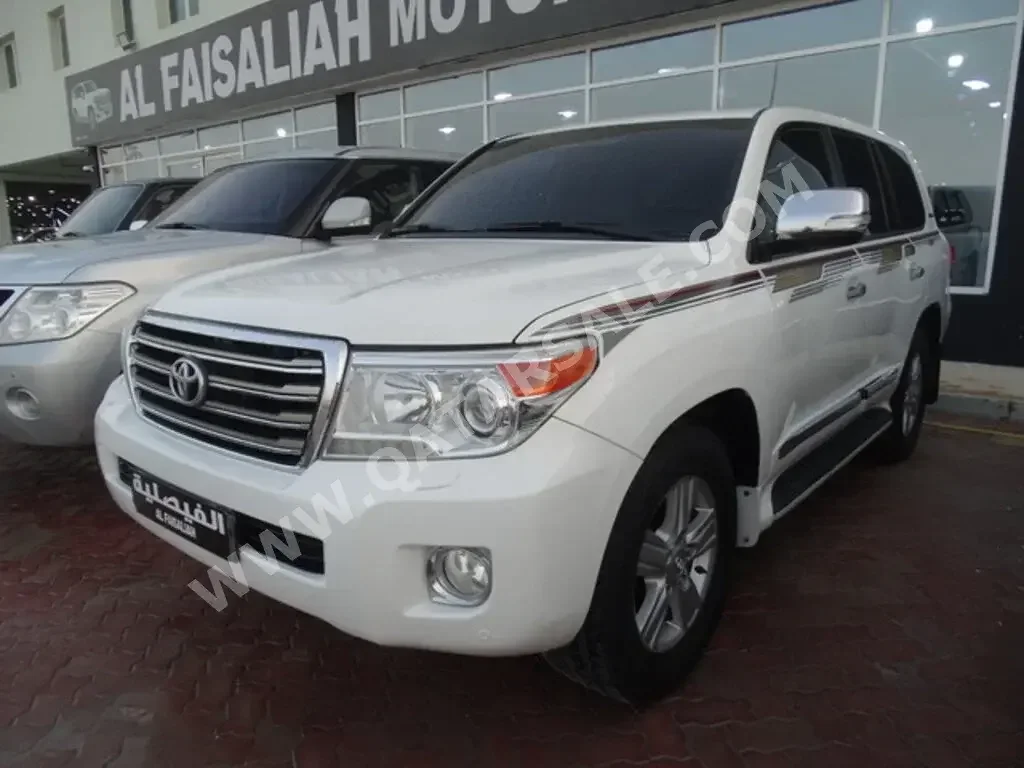 Toyota  Land Cruiser  GXR  2015  Automatic  330,000 Km  8 Cylinder  Four Wheel Drive (4WD)  SUV  White  With Warranty