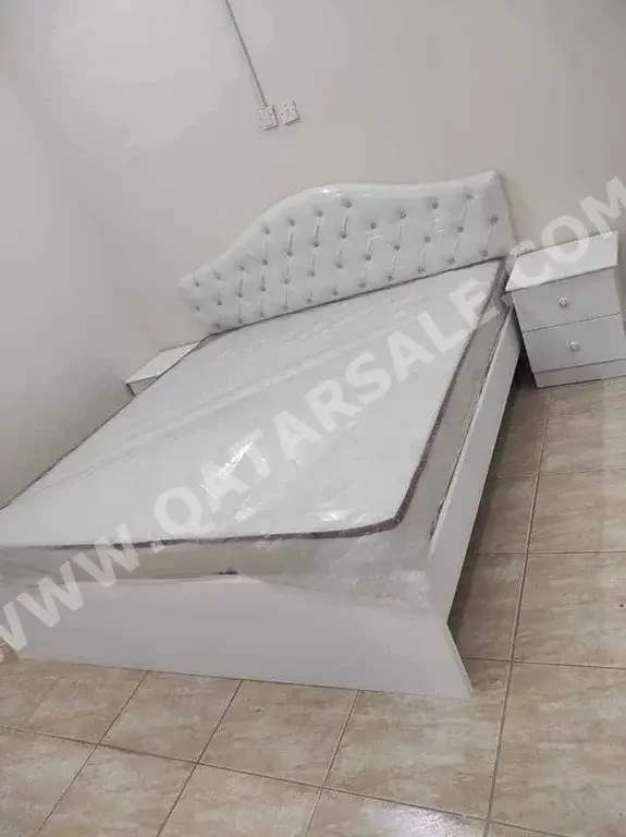 الأسّرة - كينج  - أبيض  - متضمنة المرتبة