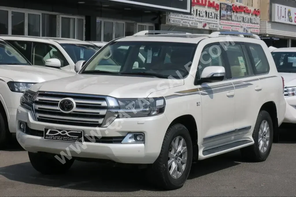 Toyota  Land Cruiser  VXR White Edition  2018  Automatic  19,000 Km  8 Cylinder  Four Wheel Drive (4WD)  SUV  White  With Warranty