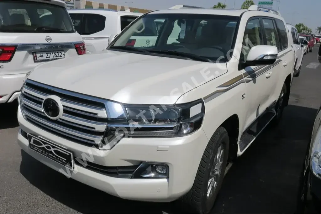 Toyota  Land Cruiser  VXR  2018  Automatic  19٬000 Km  8 Cylinder  Four Wheel Drive (4WD)  SUV  White