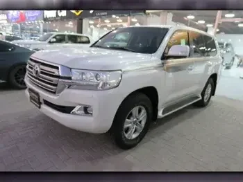 Toyota  Land Cruiser  GXR  2016  Automatic  170,000 Km  6 Cylinder  Four Wheel Drive (4WD)  SUV  White