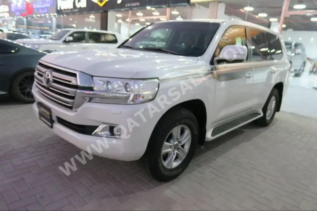 Toyota  Land Cruiser  GXR  2016  Automatic  170,000 Km  6 Cylinder  Four Wheel Drive (4WD)  SUV  White