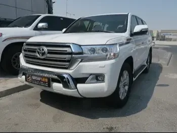 Toyota  Land Cruiser  GXR  2016  Automatic  199,000 Km  8 Cylinder  Four Wheel Drive (4WD)  SUV  White