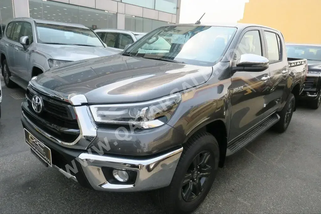 Toyota  Hilux  2024  Automatic  0 Km  4 Cylinder  Four Wheel Drive (4WD)  Pick Up  Gray  With Warranty