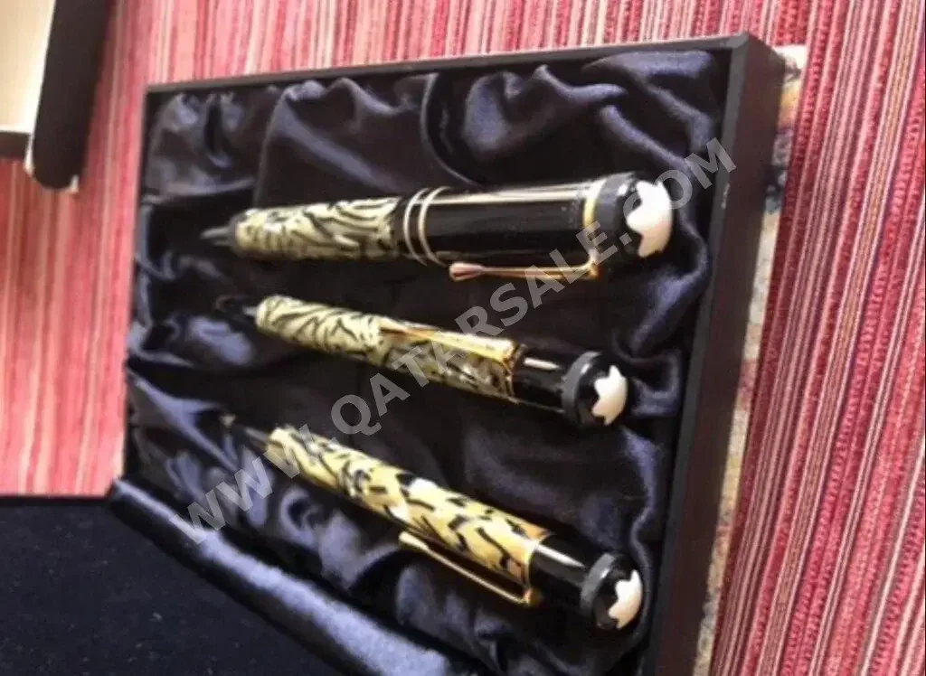 MONTBLANC  Black and Gold -  Year 1998  Fountain Pen