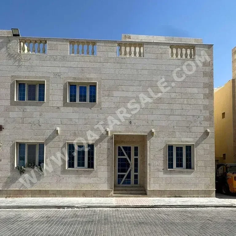 Family Residential  - Not Furnished  - Al Rayyan  - Izghawa  - 5 Bedrooms