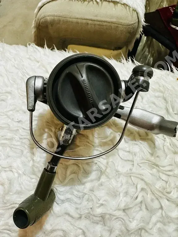 Fishing Equipment Shimano  size 4000  - Fishing Reel