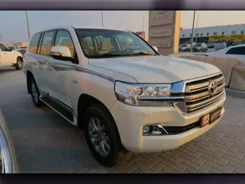 Toyota  Land Cruiser  VXR  2016  Automatic  140,000 Km  8 Cylinder  Four Wheel Drive (4WD)  SUV  White