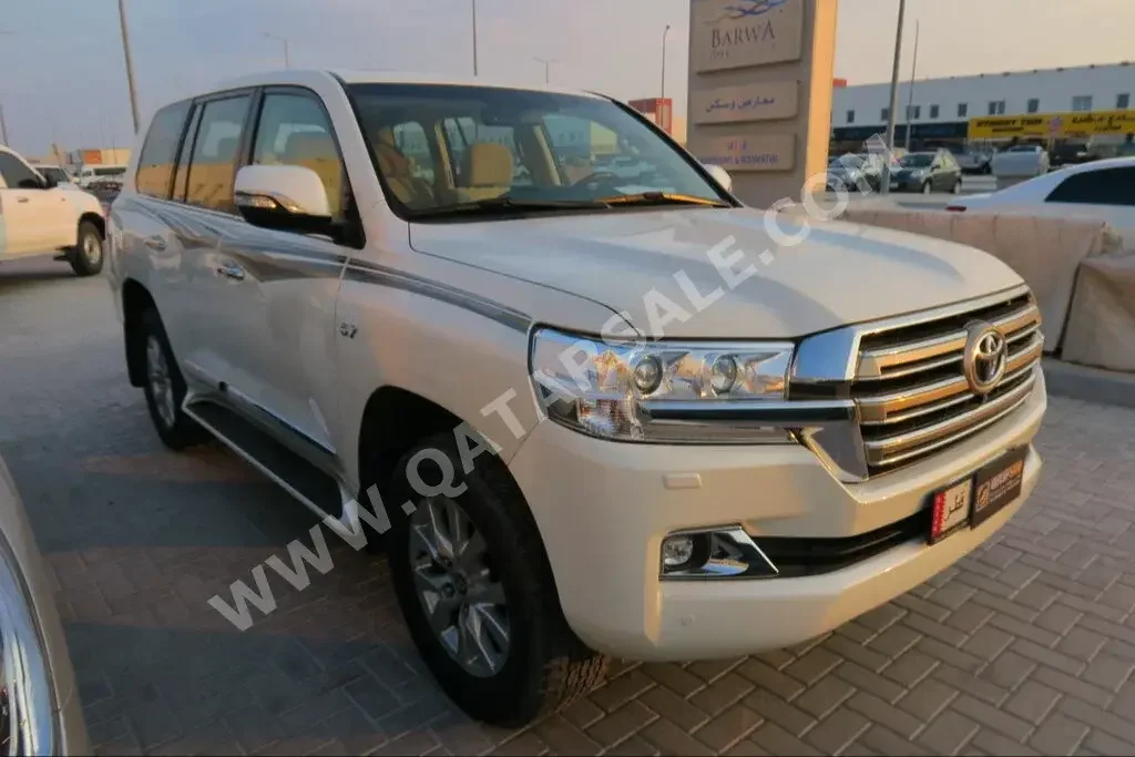 Toyota  Land Cruiser  VXR  2016  Automatic  140,000 Km  8 Cylinder  Four Wheel Drive (4WD)  SUV  White