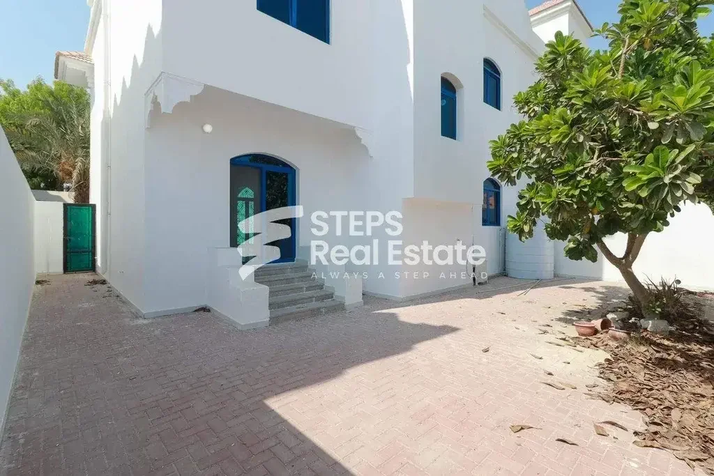 Family Residential  - Not Furnished  - Doha  - Nuaija  - 4 Bedrooms