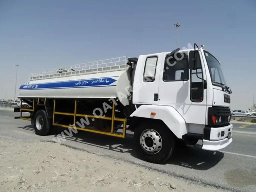White 2013 5 Manual Ashok Leyland 1518 3110 For Sale in Qatar