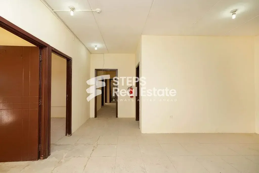 Labour Camp Al Rayyan  Industrial Area  5 Bedrooms