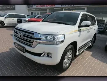 Toyota  Land Cruiser  VXR  2018  Automatic  11,000 Km  8 Cylinder  Four Wheel Drive (4WD)  SUV  White