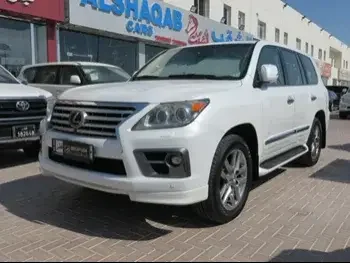 Lexus  LX  570  2014  Automatic  281,000 Km  8 Cylinder  Four Wheel Drive (4WD)  SUV  White