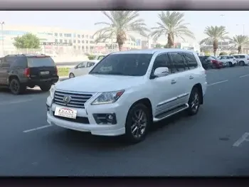 Lexus  LX  570 S  2013  Automatic  284,000 Km  8 Cylinder  Four Wheel Drive (4WD)  SUV  White