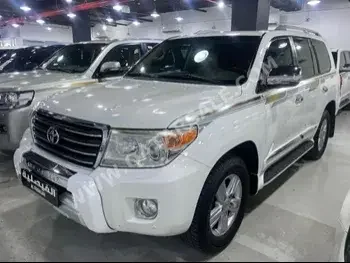 Toyota  Land Cruiser  GXR  2014  Automatic  81,000 Km  8 Cylinder  Four Wheel Drive (4WD)  SUV  White