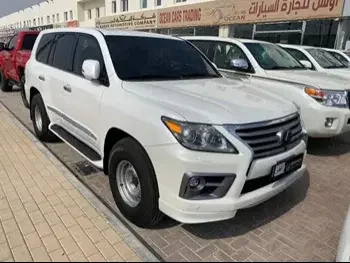 Lexus  LX  570  2013  Automatic  255,000 Km  8 Cylinder  Four Wheel Drive (4WD)  SUV  White