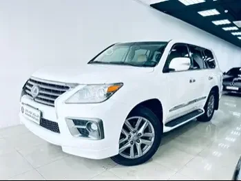 Lexus  LX  570  2014  Automatic  313,000 Km  8 Cylinder  Four Wheel Drive (4WD)  SUV  White