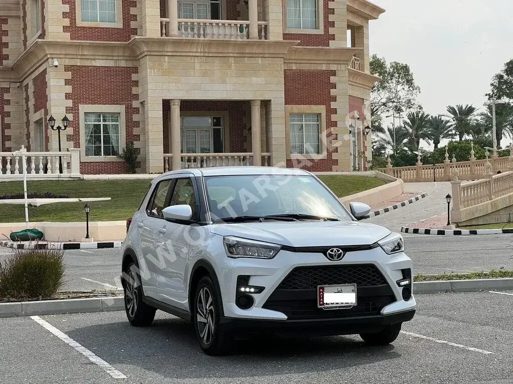 Toyota  Raize  SUV 4x4  White  2024