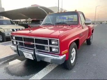 GMC  Sierra  3500  1984  Manual  200,000 Km  8 Cylinder  Four Wheel Drive (4WD)  Pick Up  Red