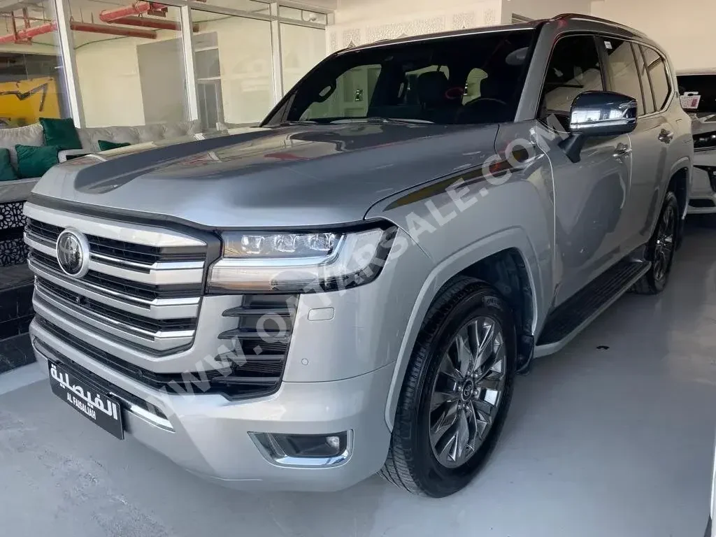 Toyota  Land Cruiser  VXR Twin Turbo  2022  Automatic  60,000 Km  6 Cylinder  Four Wheel Drive (4WD)  SUV  Silver  With Warranty