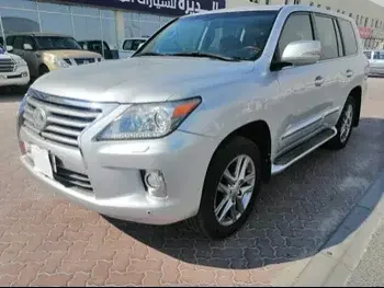 Lexus  LX  570  2013  Automatic  208,000 Km  8 Cylinder  Four Wheel Drive (4WD)  SUV  Silver