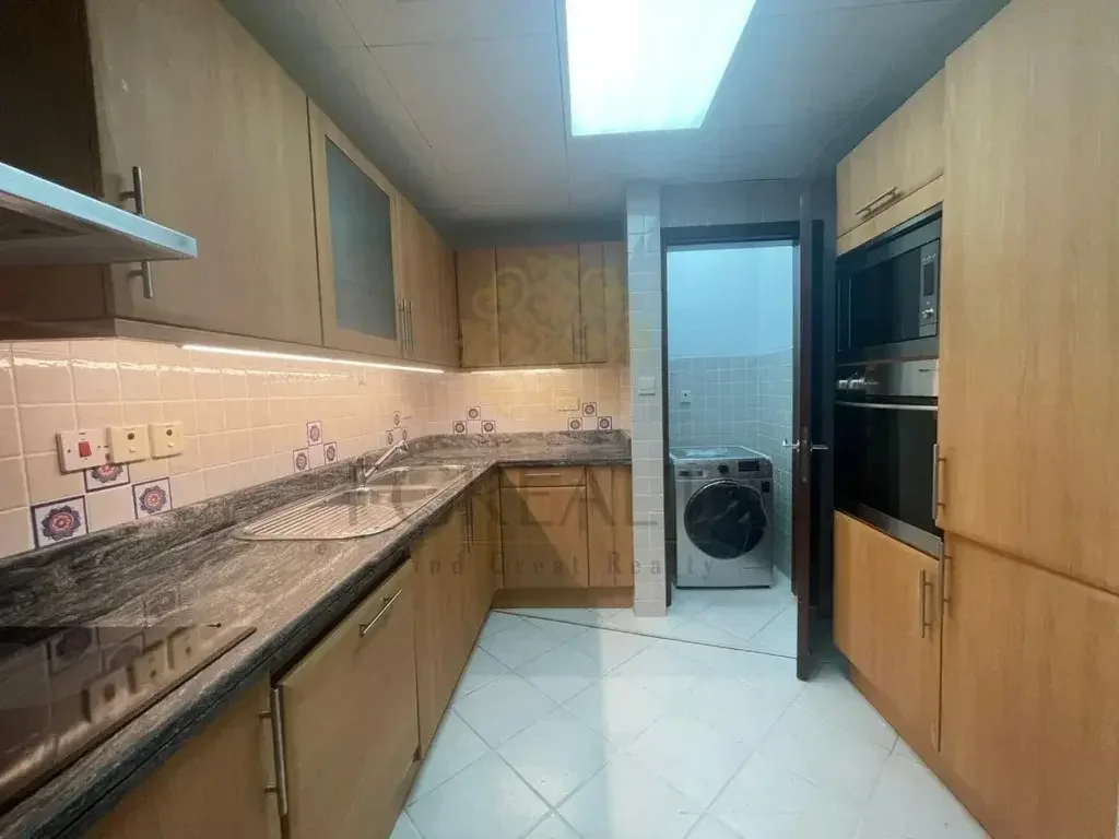 1 Bedrooms  Apartment  For Rent  in Doha -  West Bay  Fully Furnished