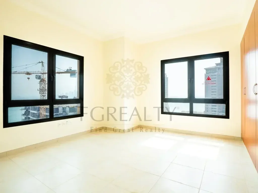 3 Bedrooms  Apartment  For Rent  in Doha -  The Pearl  Not Furnished