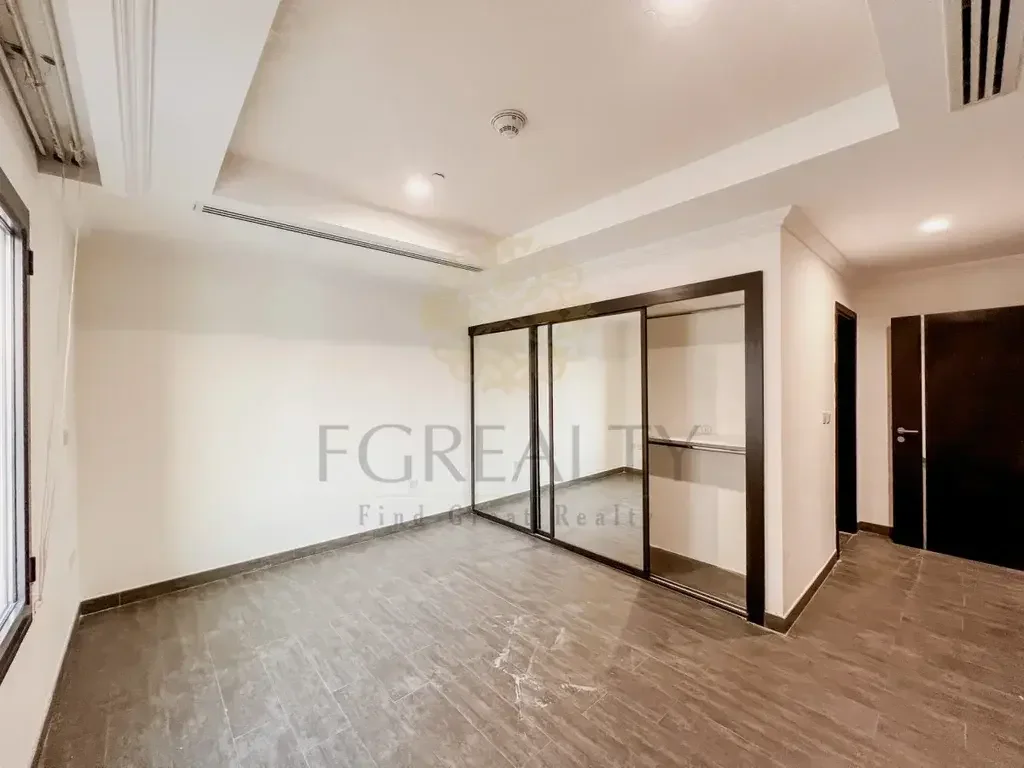 1 Bedrooms  Apartment  For Rent  in Doha -  The Pearl  Not Furnished