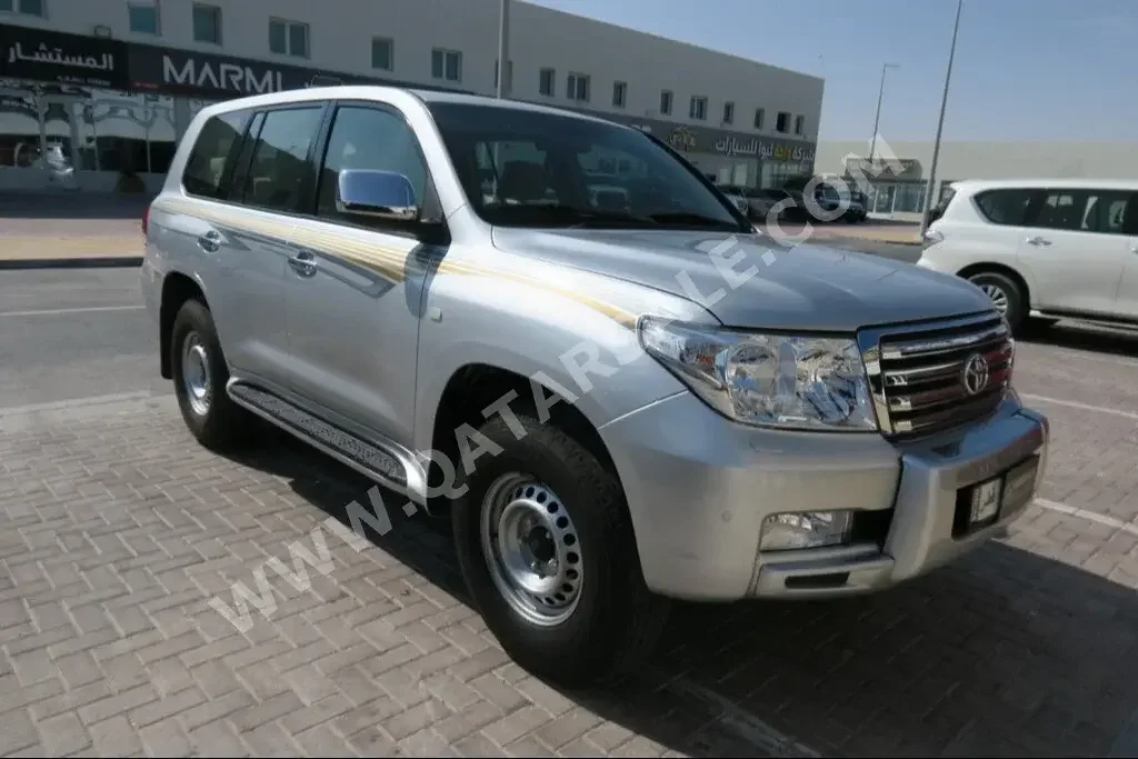 Toyota  Land Cruiser  VXR  2010  Automatic  400,000 Km  8 Cylinder  Four Wheel Drive (4WD)  SUV  Silver