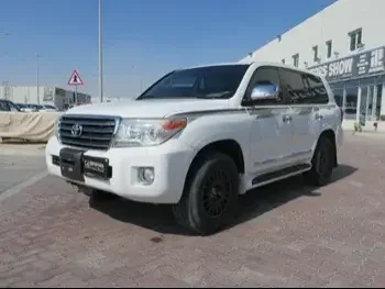 Toyota  Land Cruiser  GXR  2013  Automatic  213,000 Km  8 Cylinder  Four Wheel Drive (4WD)  SUV  White