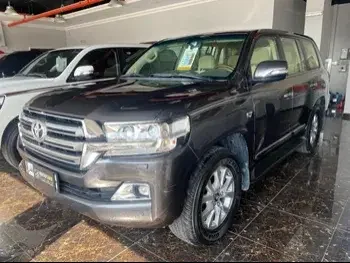 Toyota  Land Cruiser  VXR  2016  Automatic  188,000 Km  8 Cylinder  Four Wheel Drive (4WD)  SUV  Gray