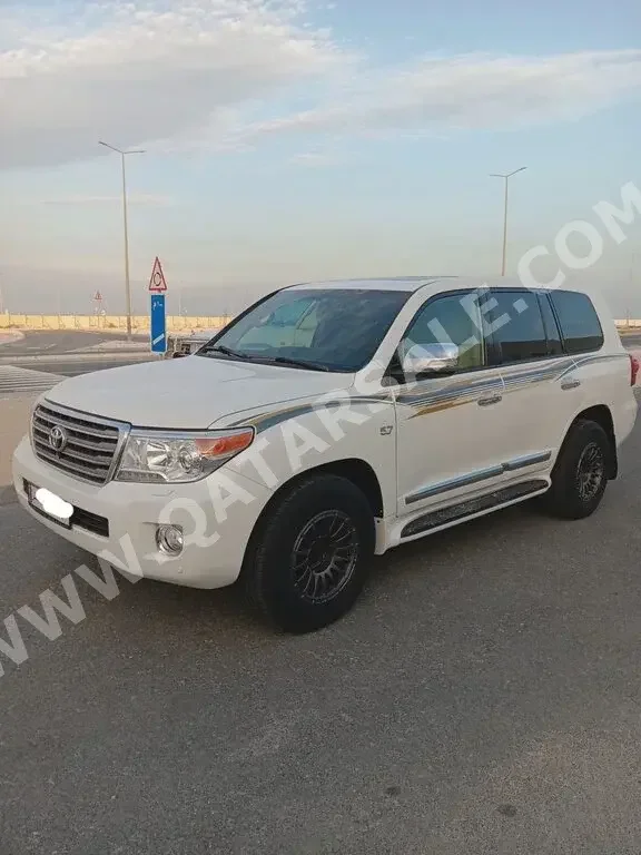 Toyota  Land Cruiser  VXR  2014  Automatic  220,000 Km  8 Cylinder  Four Wheel Drive (4WD)  SUV  White