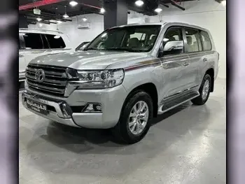 Toyota  Land Cruiser  GXR  2016  Automatic  79,000 Km  8 Cylinder  Four Wheel Drive (4WD)  SUV  Silver