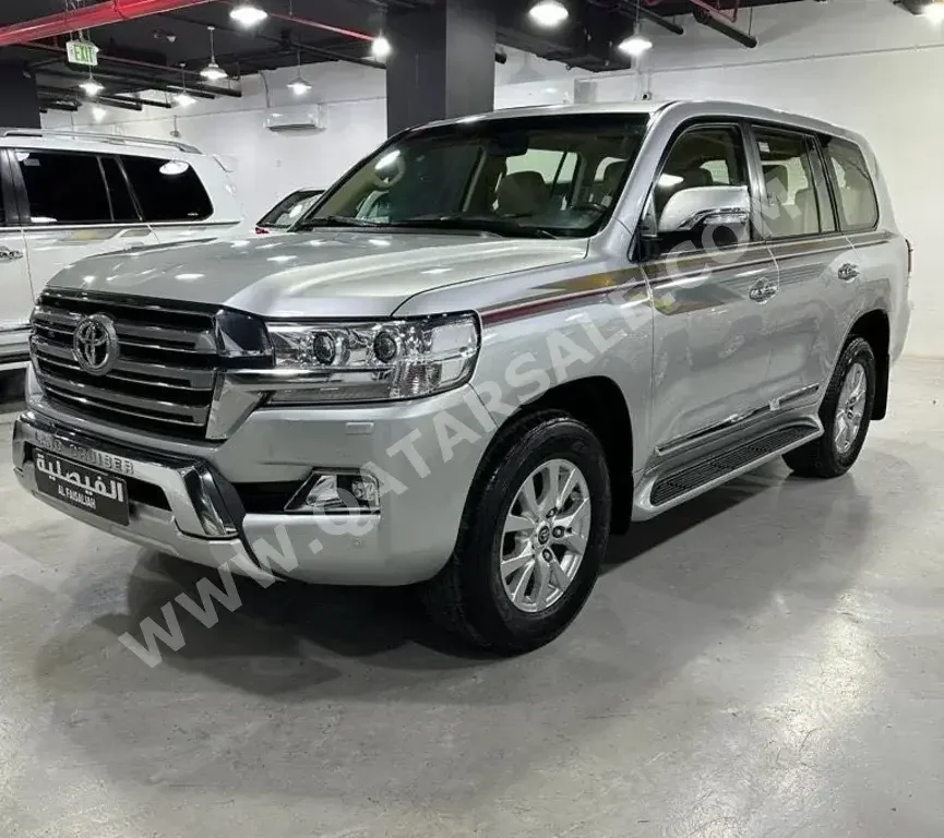 Toyota  Land Cruiser  GXR  2016  Automatic  79,000 Km  8 Cylinder  Four Wheel Drive (4WD)  SUV  Silver